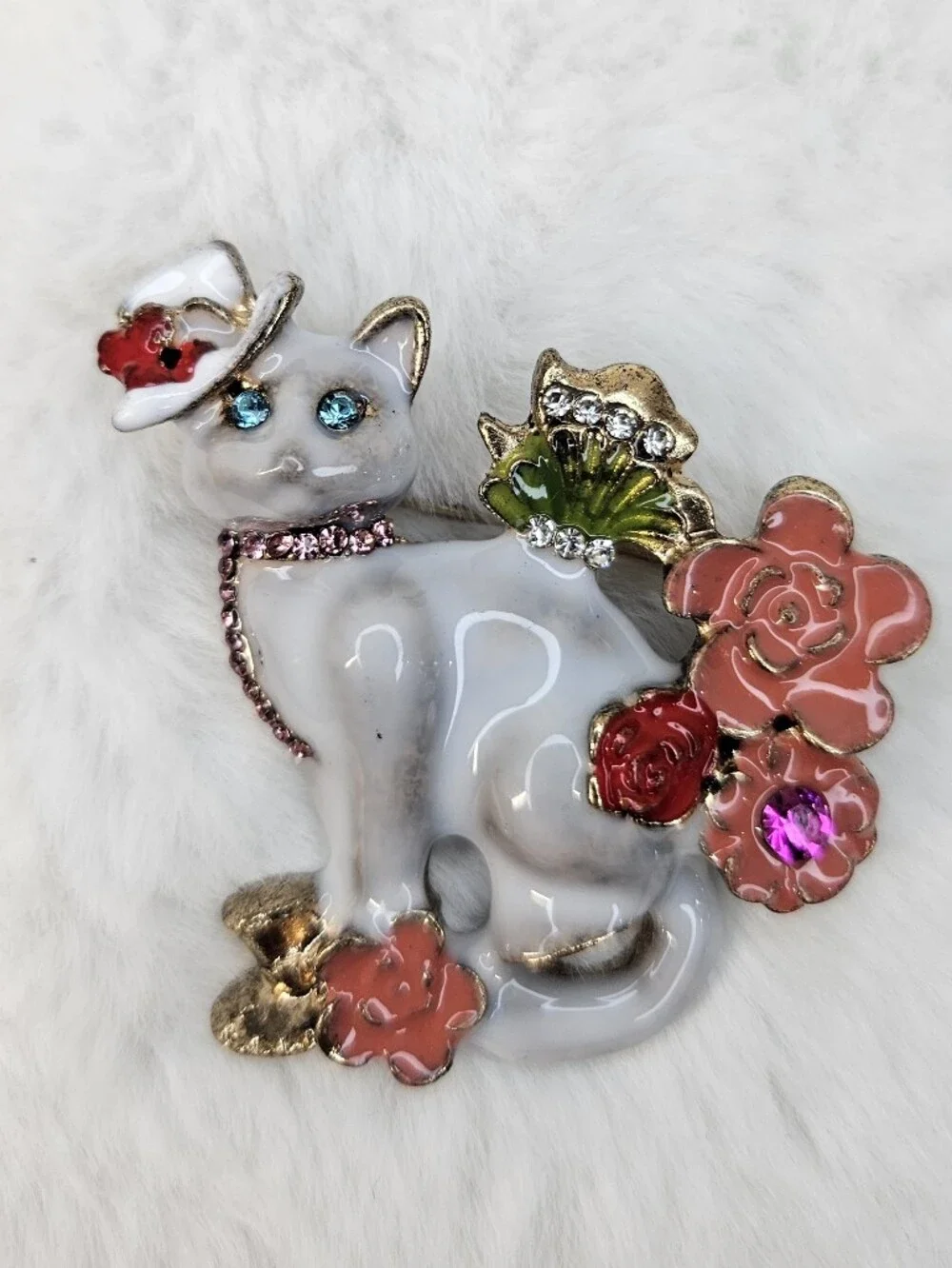 Decorative White Cat Brooch with Pink and Red Floral Accents